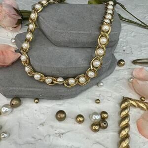 Vintage Gold Tone Faux Pearl 18"‎ Necklace Elegant Sophisticated Chain Clasp